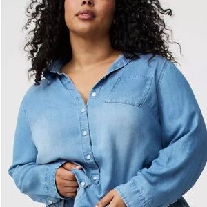 Torrid NWT Size 2 Lizzie Tencel Blue Denim Button-Up Shirt